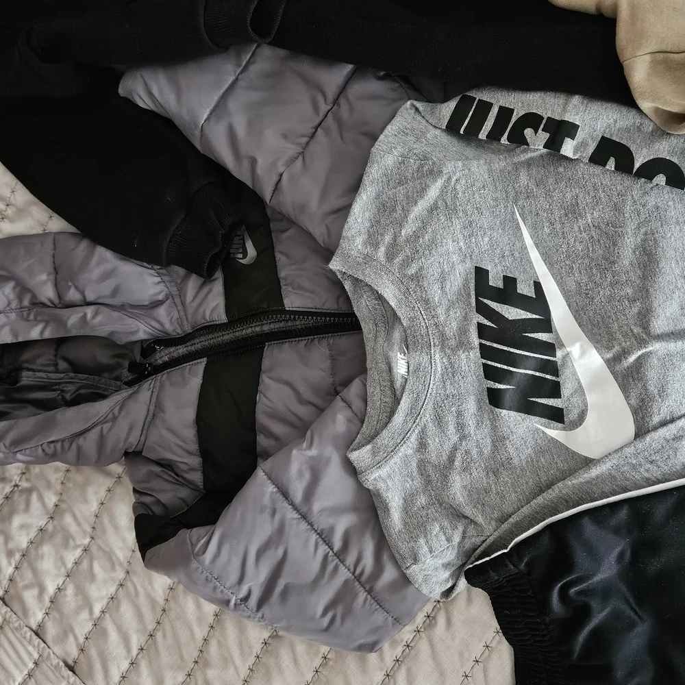 Nike Bundle - Picture 5 of 6